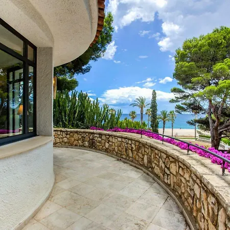 Tarracohomes, With Botanic Garden And Private Pool Facing The *