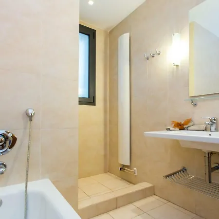 Tarracohomes, With Botanic Garden And Private Pool Facing The * Miami Playa