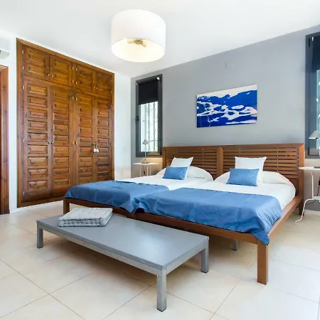 Villa Tarracohomes, With Botanic Garden And Private Pool Facing The