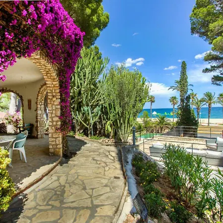 Villa Tarracohomes, With Botanic Garden And Private Pool Facing The *