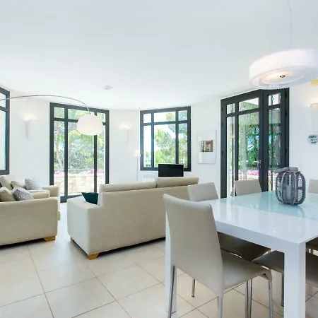 Tarracohomes, With Botanic Garden And Private Pool Facing The *